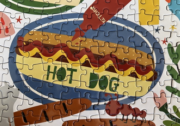 zoom of hot dog and ants