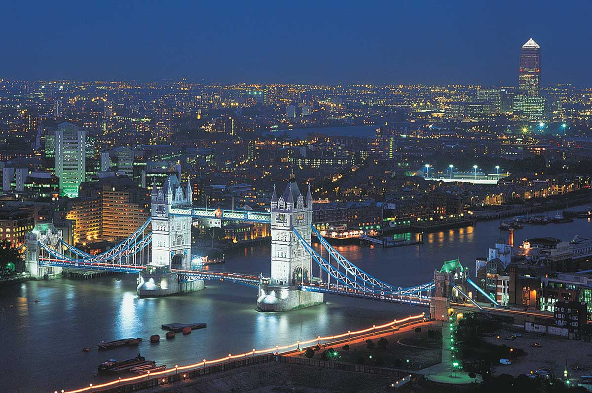 Tower Bridge At Night Landmarks / Monuments Glow in the Dark Puzzle