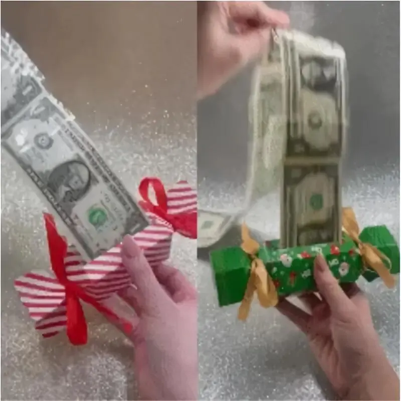 Christmas Surprise Money Pull Pouch - 4 pack