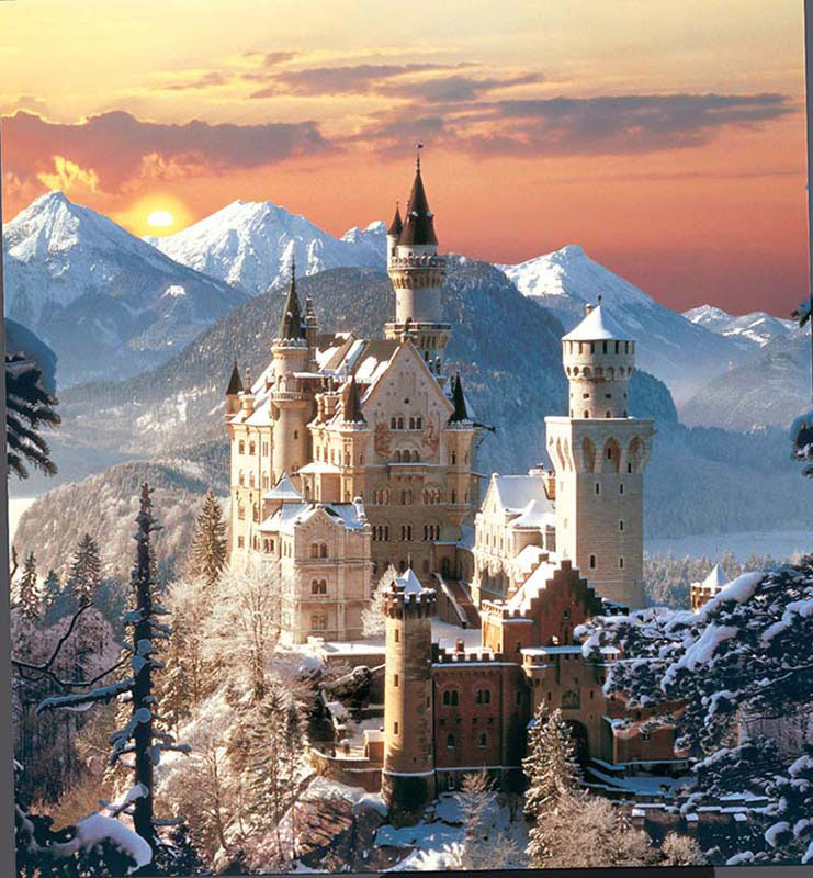 Neuschwanstein (winter) - Scratch and Dent Castle Jigsaw Puzzle